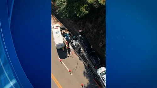 
          Imagem ilustrativa da imagem Homem morre em acidente envolvendo duas carretas em trecho da BR-101 no ES
          