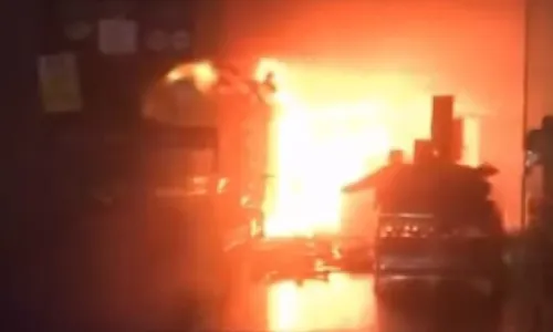 
          Imagem ilustrativa da imagem Incêndio no camelódromo do Recife: o que sabemos até agora
          