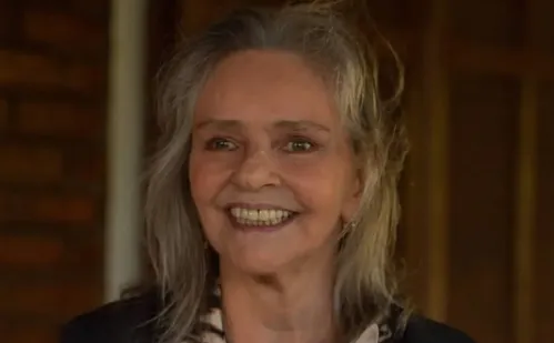 
          Imagem ilustrativa da imagem Internada há 3 semanas, Ângela Ro Ro é extubada e pede ajuda financeira
          