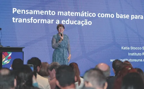 
          Imagem ilustrativa da imagem Katia Stocco Smole: “Quem avalia demais não tem tempo de dar aula”
          