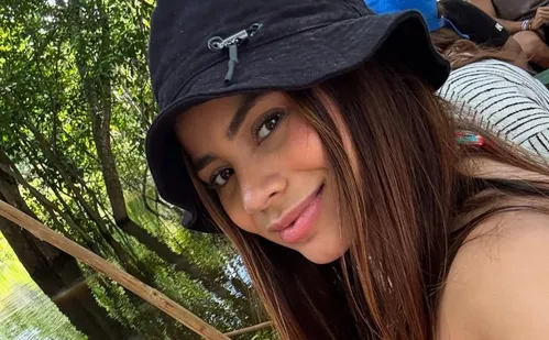 
          Imagem ilustrativa da imagem Lexa procura mães de bebês de nome Sofia para doar pertences de filha
          