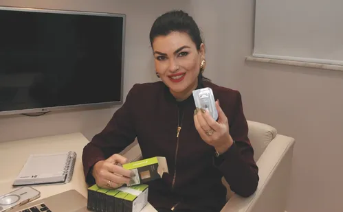 
          Imagem ilustrativa da imagem Mais idosos fazem implante dentário para ter sorriso de volta
          