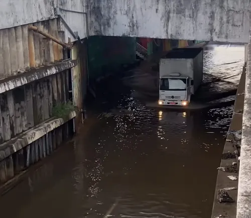 
          Imagem ilustrativa da imagem Mais um dia de alagamento e interdição no Túnel de Abolição
          