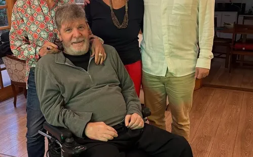 
          Imagem ilustrativa da imagem Marcelo Rubens Paiva quebra perna em voo para Portugal
          