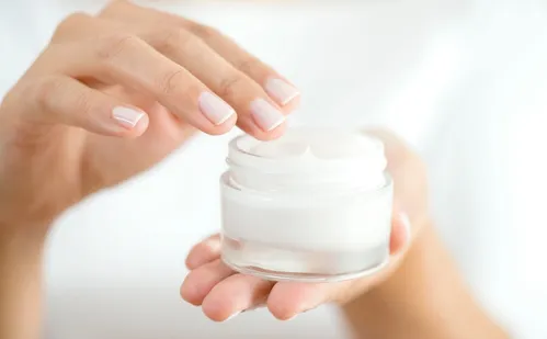 
          Imagem ilustrativa da imagem Médicas ensinam a manter pele mais bonita no inverno
          