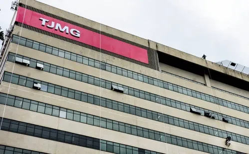 
          Imagem ilustrativa da imagem Médico é condenado por crimes sexuais contra pacientes com câncer em MG
          