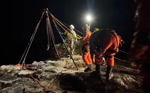 
          Imagem ilustrativa da imagem Menina de 11 anos que caiu de cânion no RS é encontrada morta
          