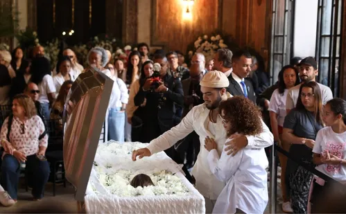 
          Imagem ilustrativa da imagem 'Minha mãe descansou', diz Francisco Gil no velório de Preta Gil
          