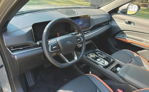 
          Imagem ilustrativa da imagem Mudanças pontuais por fora e amplo espaço interno
          