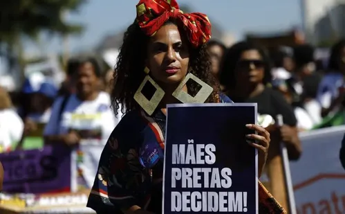 
          Imagem ilustrativa da imagem Mulheres negras reivindicam justiça e bem-viver em marcha no Rio
          