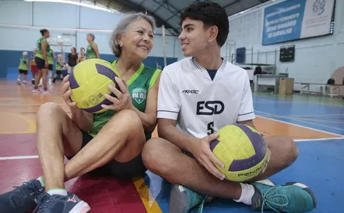 
          Imagem ilustrativa da imagem Netos deixam idosos mais ativos e bem longe da solidão
          