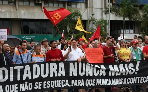 
          Imagem ilustrativa da imagem Número de autocracias supera o de democracias no mundo, diz estudo
          