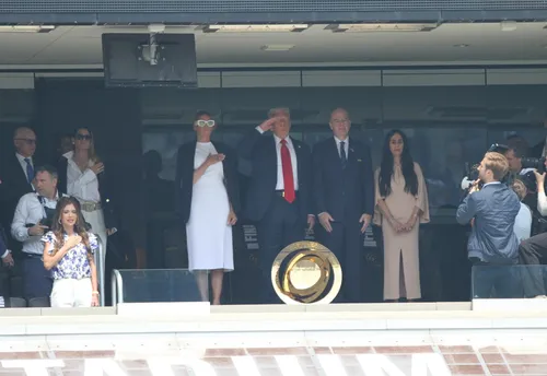 
          Imagem ilustrativa da imagem O mundo é azul: veja fotos da final da Copa do Mundo de Clubes
          