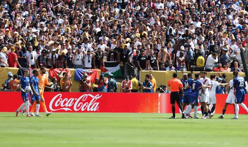 
          Imagem ilustrativa da imagem O mundo é azul: veja fotos da final da Copa do Mundo de Clubes
          