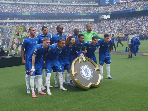 
          Imagem ilustrativa da imagem O mundo é azul: veja fotos da final da Copa do Mundo de Clubes
          