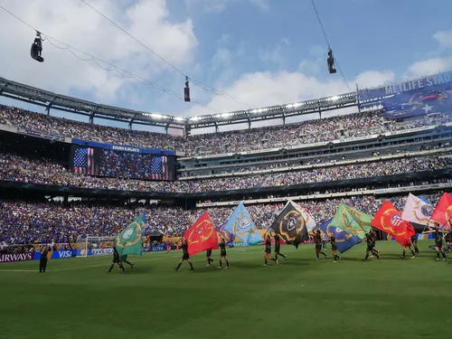 
          Imagem ilustrativa da imagem O mundo é azul: veja fotos da final da Copa do Mundo de Clubes
          