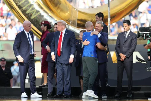 
          Imagem ilustrativa da imagem O mundo é azul: veja fotos da final da Copa do Mundo de Clubes
          