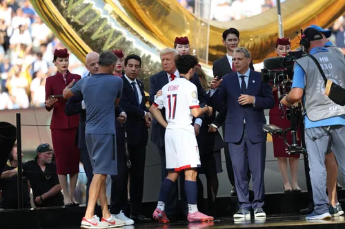 
          Imagem ilustrativa da imagem O mundo é azul: veja fotos da final da Copa do Mundo de Clubes
          