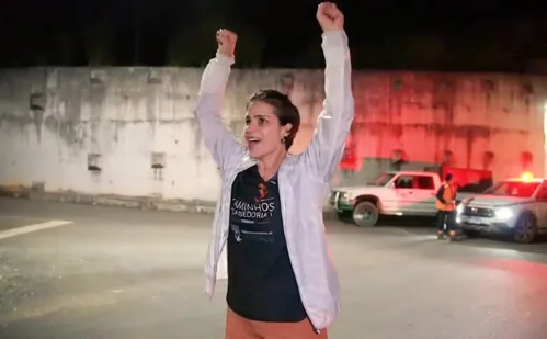 
          Imagem ilustrativa da imagem Personal trainer corre 108 km em Ibiraçu para incentivar as mulheres
          