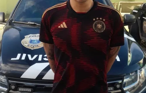 
          Imagem ilustrativa da imagem Polícia prende em Olinda  ladrão especialista em farmácias. Foram mais de 20 roubos
          