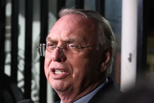 
          Imagem ilustrativa da imagem Presidente do Corinthians não pensa em demitir Dorival: ‘Está prestigiado’
          