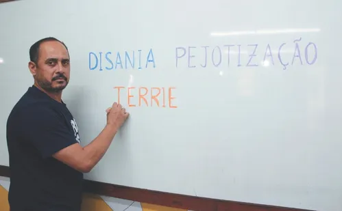 
          Imagem ilustrativa da imagem Professores apontam as novas palavras que podem entrar na língua portuguesa
          