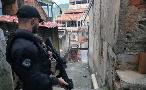 
          Imagem ilustrativa da imagem Suspeitos de furto milionário em caixas eletrônicos são alvo de operação no ES
          