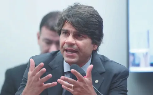 
          Imagem ilustrativa da imagem Reforma vai unificar seleção e salários de servidores públicos
          