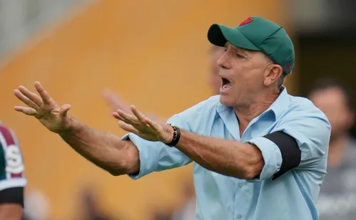 
          Imagem ilustrativa da imagem Renato Gaúcho vira protagonista e fascina gringos: ‘Por que não treina o Brasil?’
          