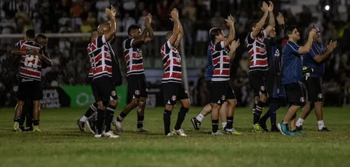 
          Imagem ilustrativa da imagem Santa Cruz e Central se classificam para a próxima fase da Série D
          