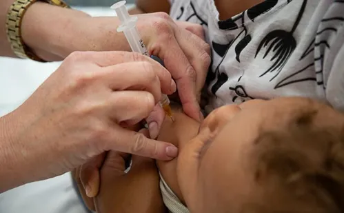 
          Imagem ilustrativa da imagem Serra atinge 115% de cobertura vacinal contra a tuberculose
          