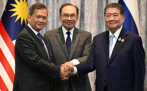 
          Imagem ilustrativa da imagem Tailândia e Camboja concordam com cessar-fogo 'imediato e incondicional'
          