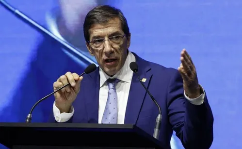 
          Imagem ilustrativa da imagem Tarifaço de Trump: Indústria do ES avalia demitir e reduzir produção
          