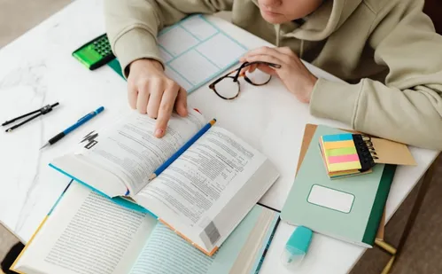 
          Imagem ilustrativa da imagem Vagas para fazer supletivo e começar a estudar este mês
          