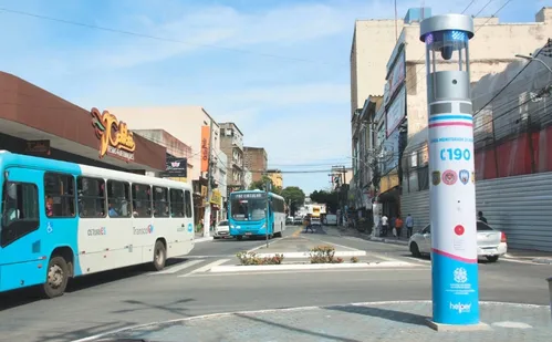 
          Imagem ilustrativa da imagem Veja onde estão os 40 totens com câmeras e botão do pânico contra crimes no ES
          