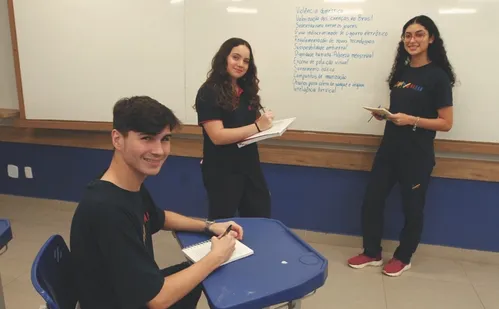 
          Imagem ilustrativa da imagem Veja quais são os 15 temas mais cotados para a Redação do Enem 2025
          