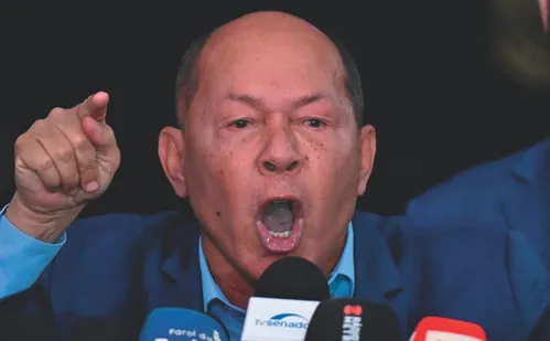 
          Imagem ilustrativa da imagem Vice-líder da oposição sugere reação militar após operação contra Bolsonaro
          