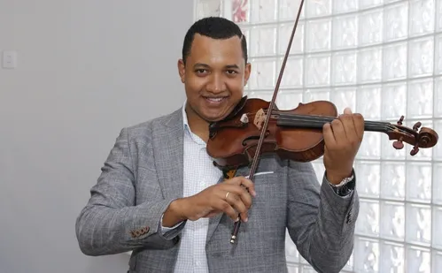 
          Imagem ilustrativa da imagem Violinista do Espírito Santo em intercâmbio na Alemanha
          