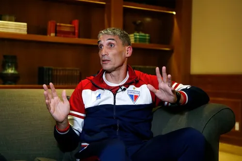 
          Imagem ilustrativa da imagem Vojvoda é demitido e deixa Fortaleza como ‘maior técnico da história’ do clube
          