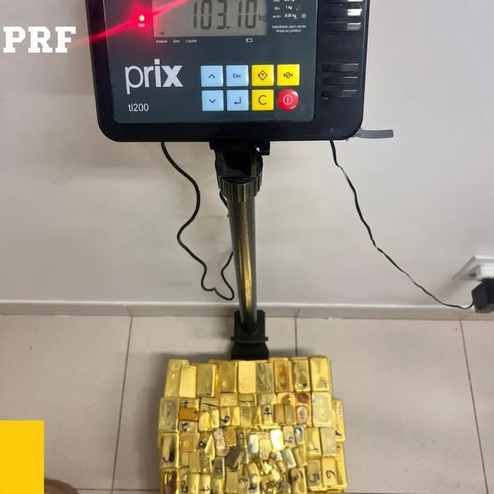 Imagem ilustrativa da imagem 103 kg de ouro apreendido em picape: suspeito estava com mulher e bebê no carro