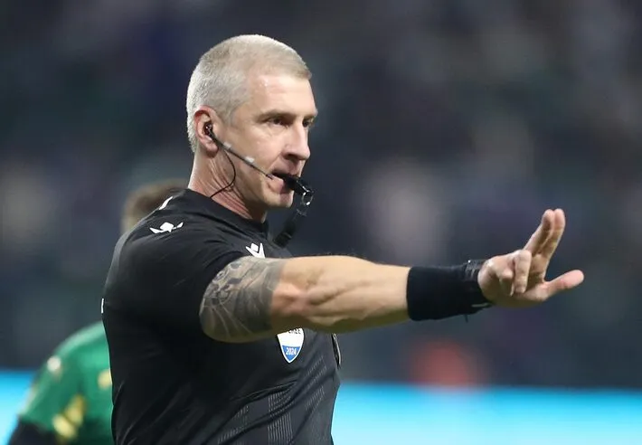 Imagem ilustrativa da imagem CBF define Anderson Daronco como árbitro da partida de volta entre Palmeiras e Corinthians