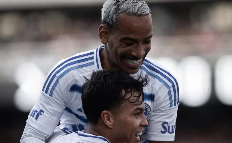 Imagem ilustrativa da imagem Cruzeiro bate Botafogo, retoma a ponta momentânea e seca Flamengo e Palmeiras
