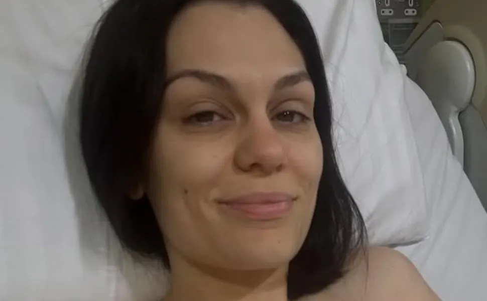 Imagem ilustrativa da imagem Jessie J é internada e descobre infecção após diagnóstico de câncer de mama