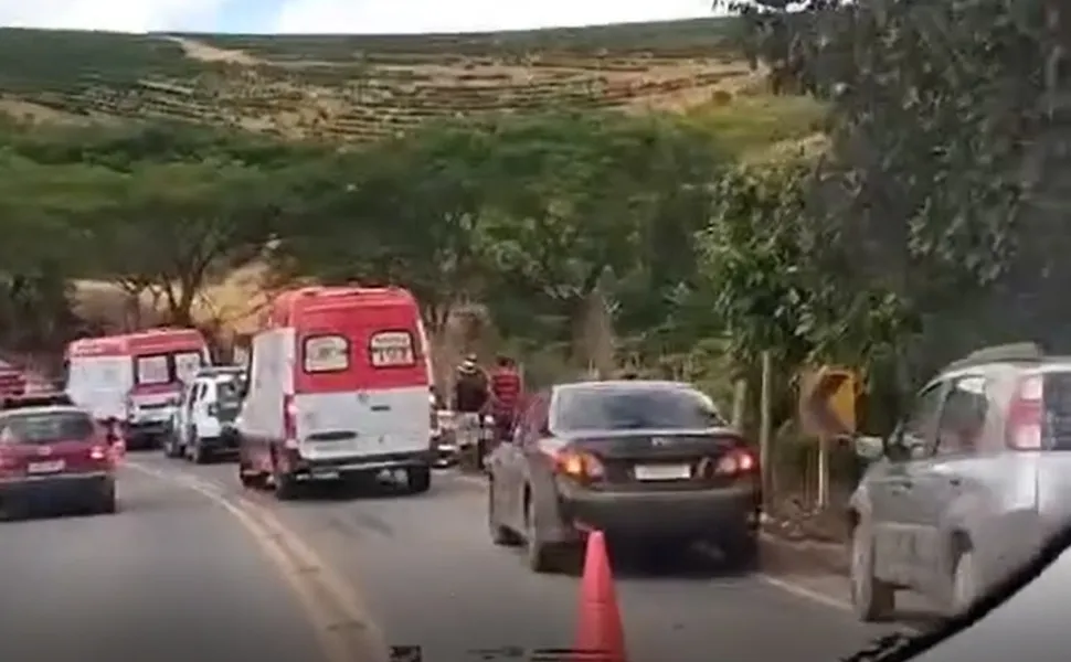 Imagem ilustrativa da imagem Motociclista morre e passageira fica ferida em acidente em rodovia de Rio Bananal
