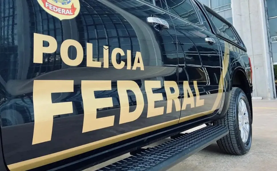 Imagem ilustrativa da imagem PF cumpre busca e apreensão de celulares na casa de Bolsonaro