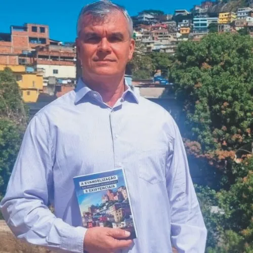 Imagem ilustrativa da imagem Padre Kelder lança livro em Itararé