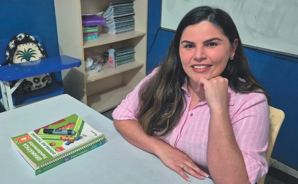 Imagem ilustrativa da imagem Professora do EJA de Guarapari fica entre as melhores do País com método inovador