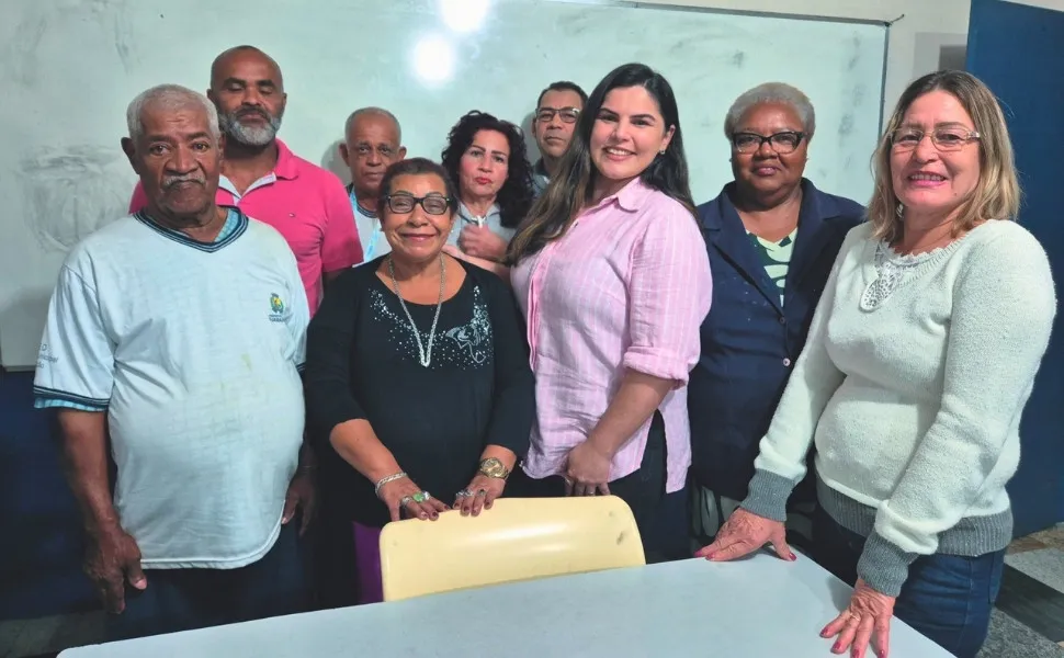Imagem ilustrativa da imagem Professora do EJA de Guarapari fica entre as melhores do País com método inovador