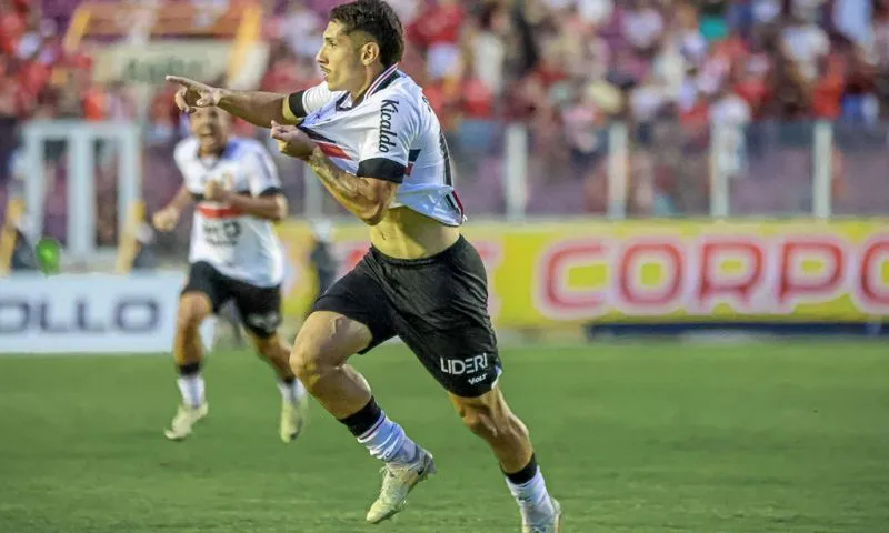 Imagem ilustrativa da imagem Santa perde no Batistão e precisa vencer na Arena para seguir na Série D
