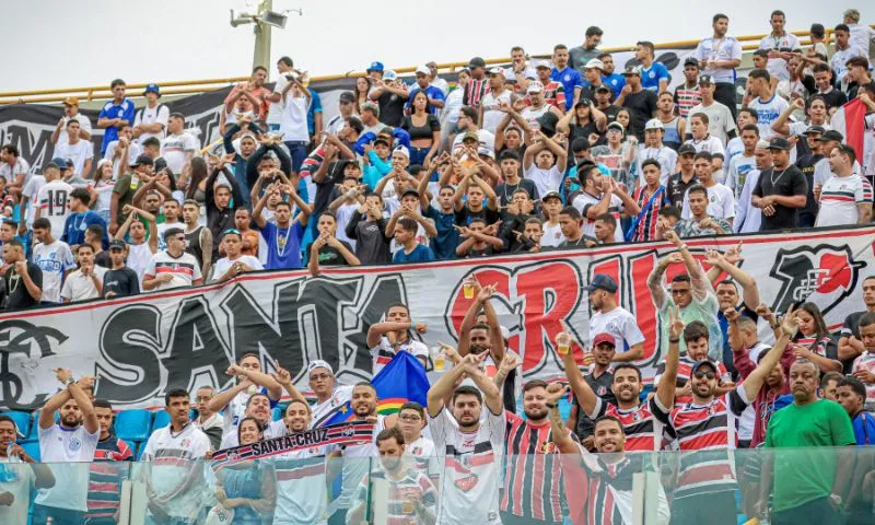 Imagem ilustrativa da imagem Santa perde no Batistão e precisa vencer na Arena para seguir na Série D